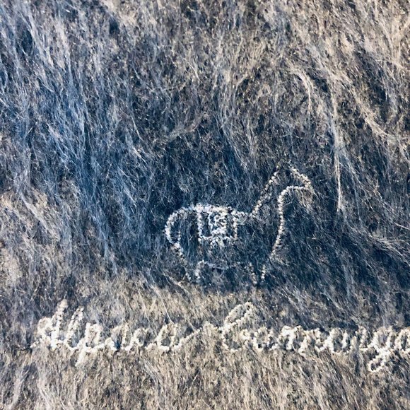 Alpaca Fringe Scarf NWOT - Picture 2 of 3